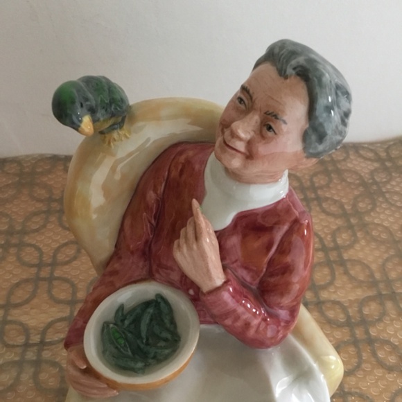 Royal Doulton Figurine Pretty Polly HN 2768 - Picture 6 of 7